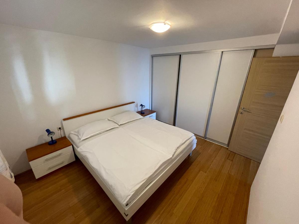 Apartment Victoria Stara Baška エクステリア 写真